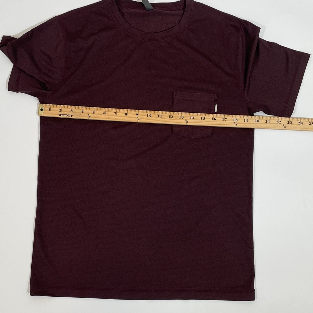 Vuori Short Sleeve Pocket Tee M Mesh Quick Dry Soft Fabric NWOT - Picture 5 of 8